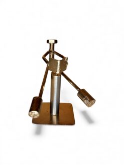 Homme à tout fer "Lecture en équilibre"