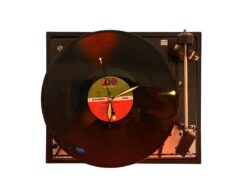 Horloge murale vinyle "platine upcyclée"