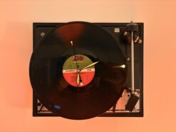 Alternative view of Horloge murale vinyle "platine upcyclée"